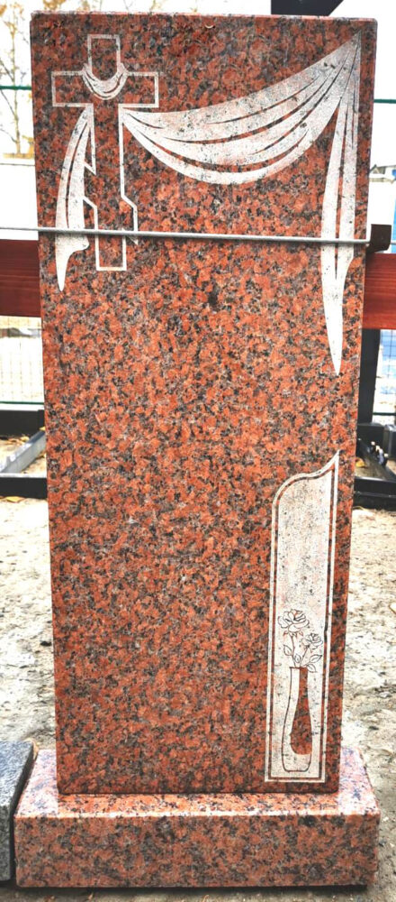 Памятник из красного гранита АртВ00093-18